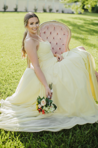 bride with simple bridal bouquet