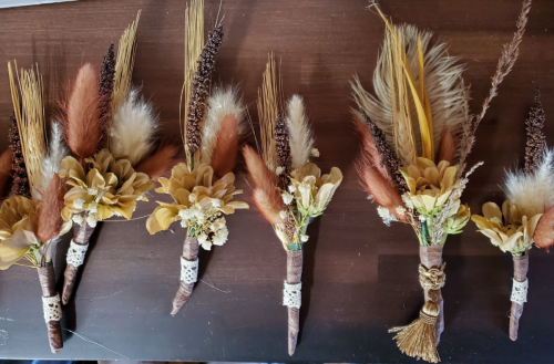 rustic boutonnieres with pampas grass and feathers