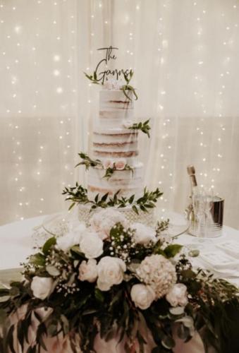 wedding cake floral arrangement
